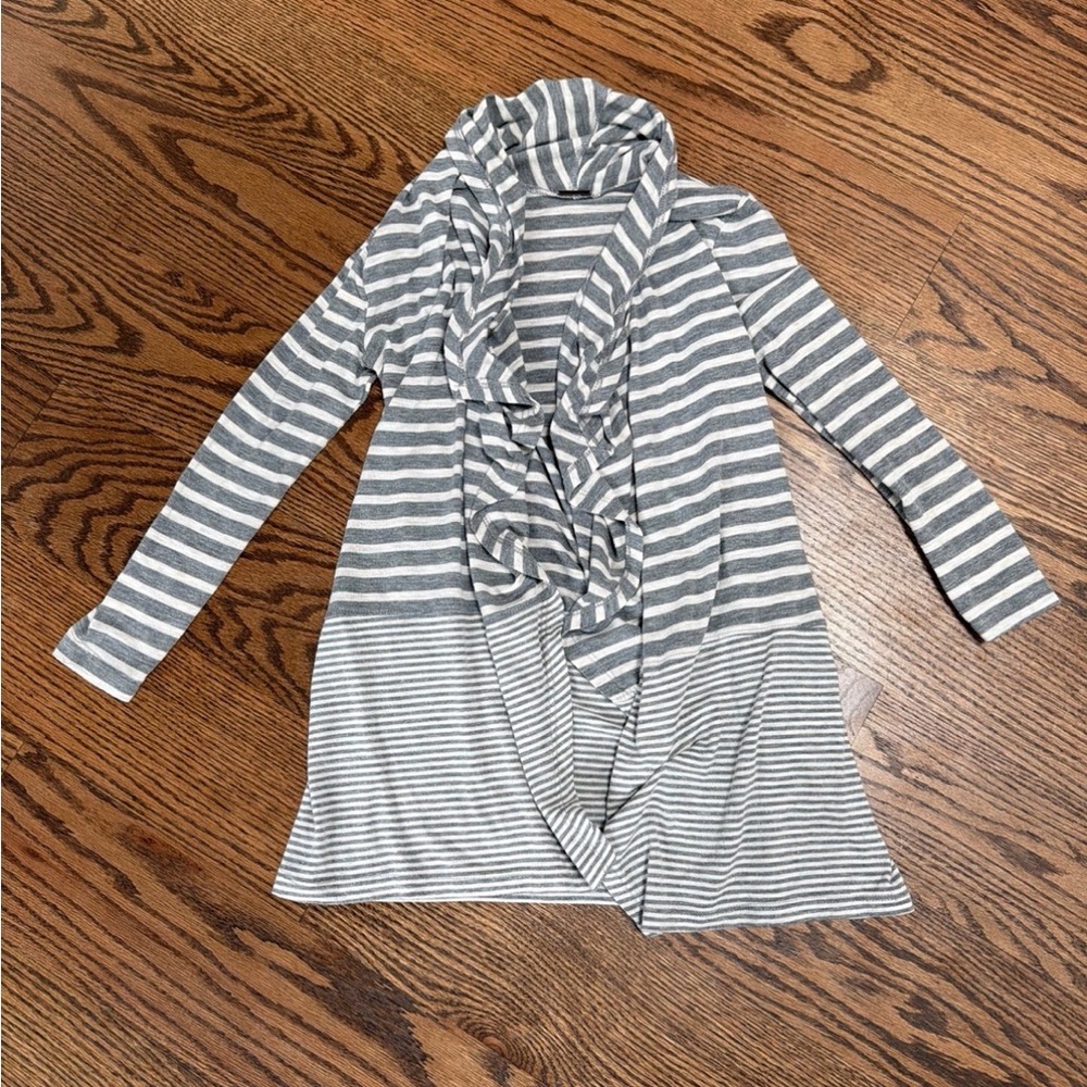 ❤️3/$20❤️ small cardigan type shirt